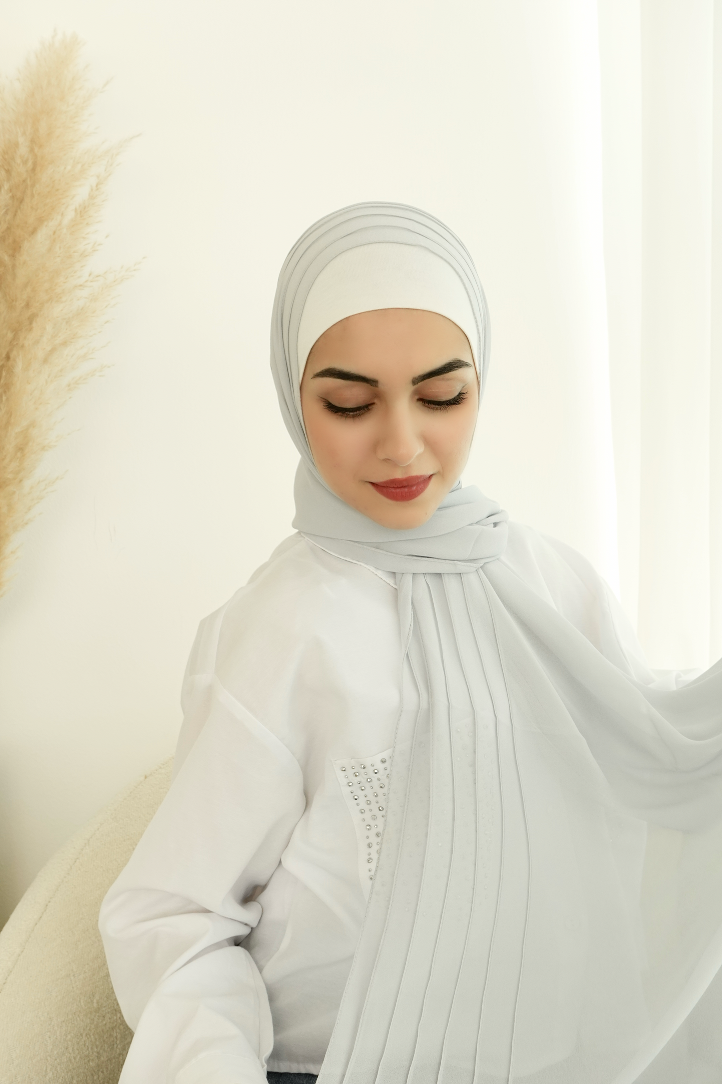 Nina Valentina - Off White Pleated, Plain Hijab │ Snow Scarves
