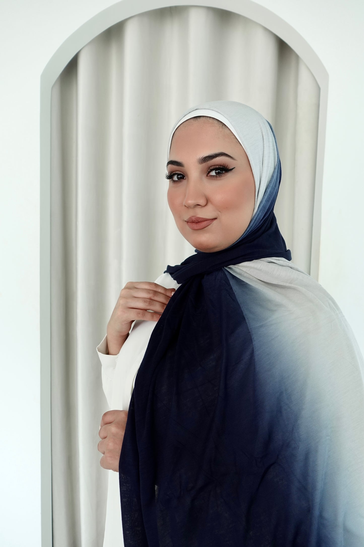 Ombre Jersey Hijab - Grey to Navy │ Snow Scarves