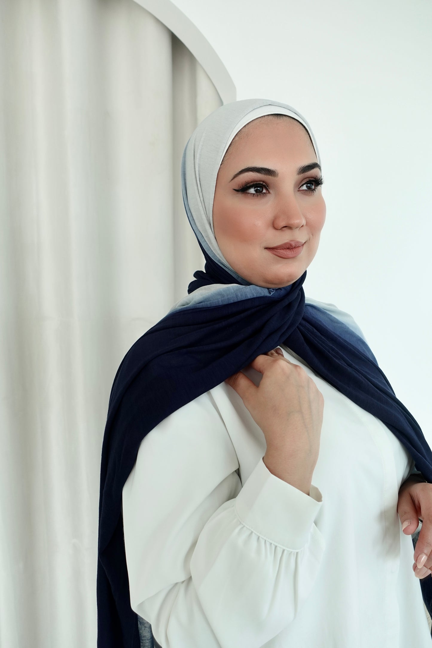 Ombre Jersey Hijab - Grey to Navy │ Snow Scarves