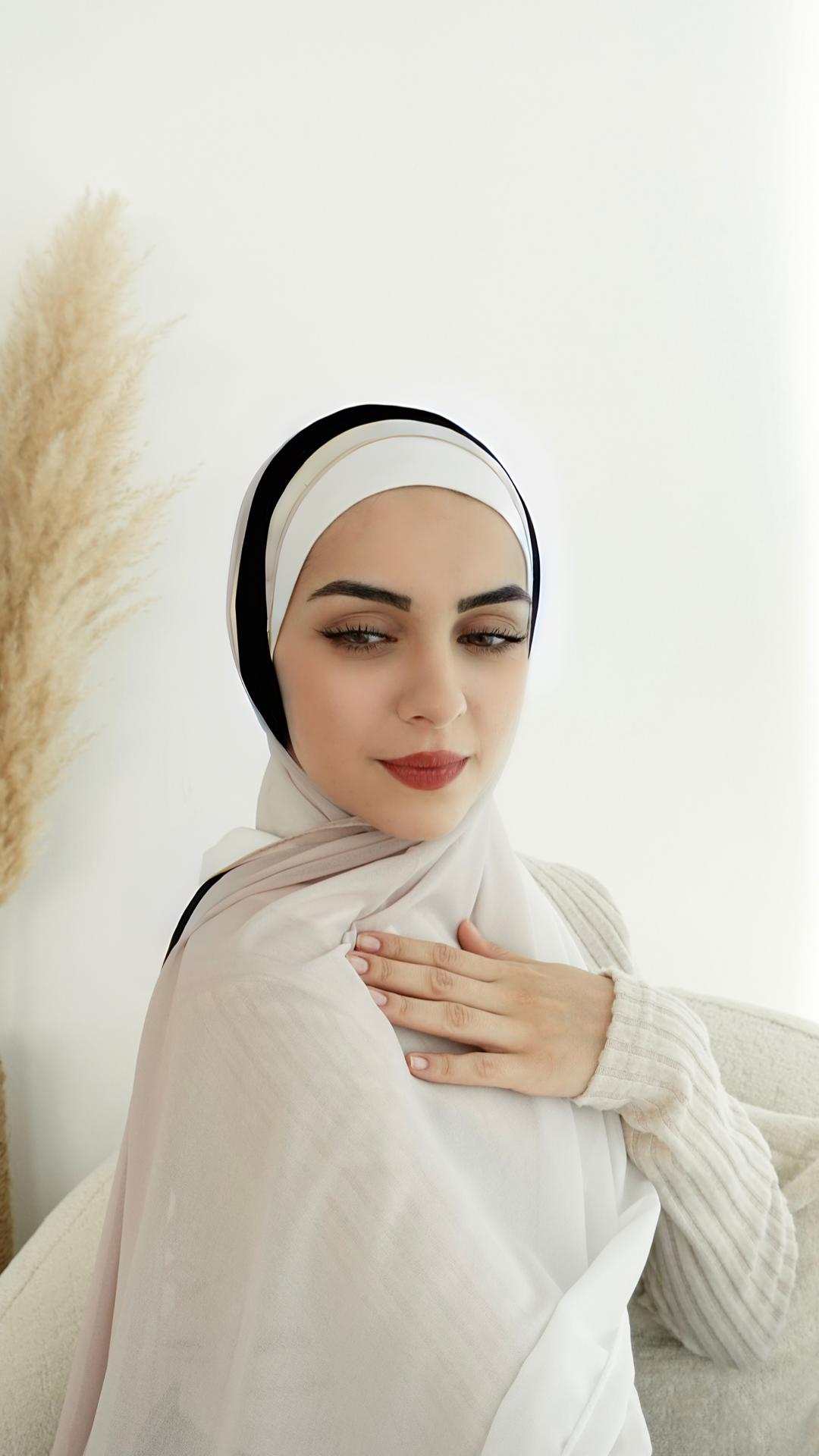 Black Border Hijab │ Snow Scarves